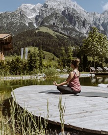 Yoga am Naturbadeteich im Naturresort Puradies Yoga-Meditation am Naturbadeteich mit Bergblick, Naturresort Puradies