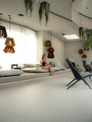 Person in swimsuit in relaxation room with pendant lamps, Naturresort Puradies in Leogang